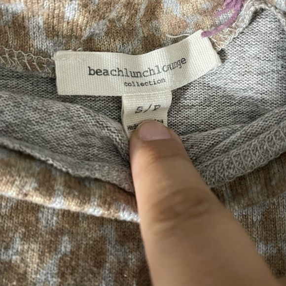 Woman’s S BeachLunchLounge Leopard Sweater Top - Picture 2 of 3